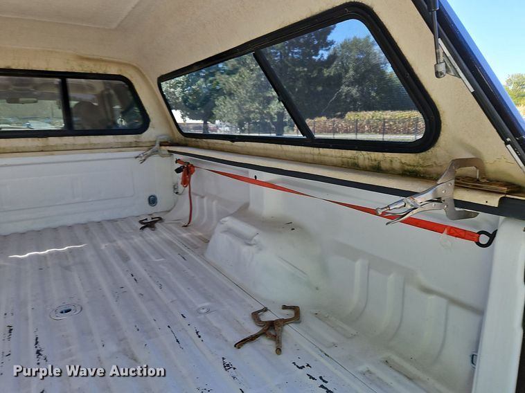 image for item LM9132 1999 Ford F350 Super Duty Lariat  Crew Cab pickup truck