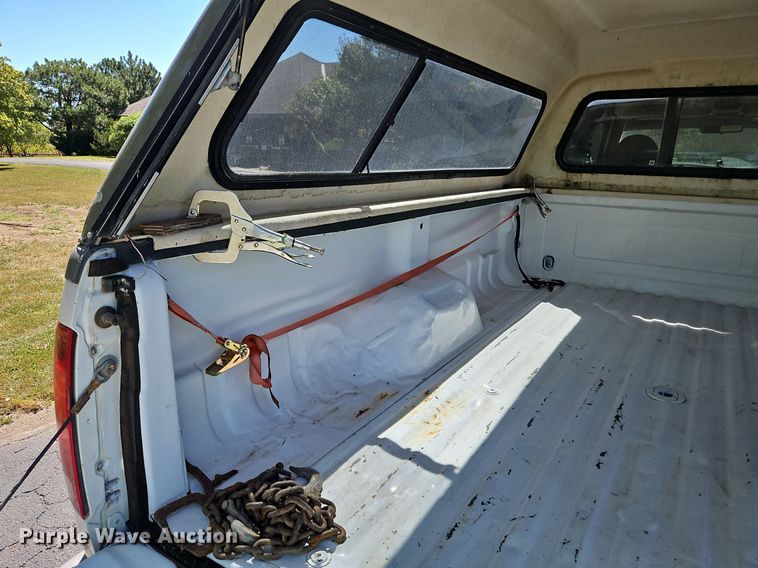 image for item LM9132 1999 Ford F350 Super Duty Lariat  Crew Cab pickup truck