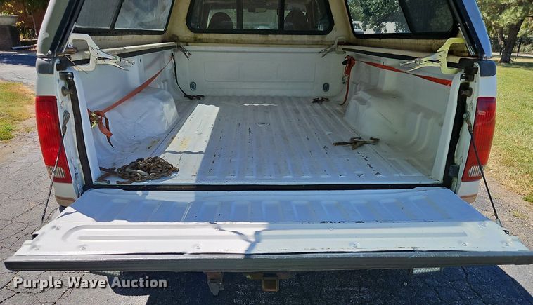 image for item LM9132 1999 Ford F350 Super Duty Lariat  Crew Cab pickup truck