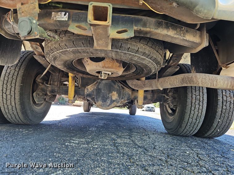 image for item LM9132 1999 Ford F350 Super Duty Lariat  Crew Cab pickup truck