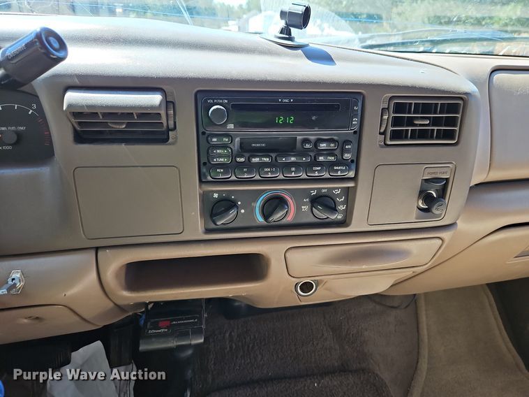 image for item LM9132 1999 Ford F350 Super Duty Lariat  Crew Cab pickup truck