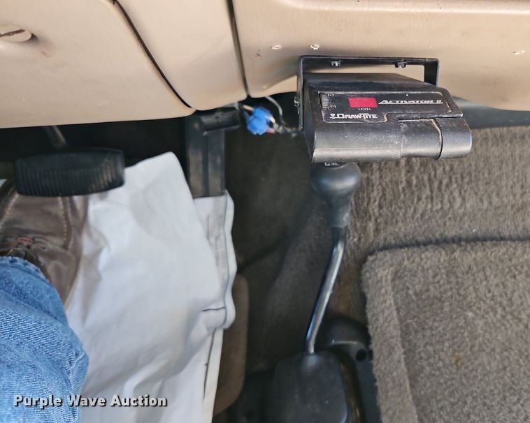 image for item LM9132 1999 Ford F350 Super Duty Lariat  Crew Cab pickup truck