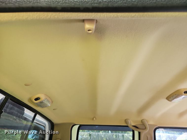 image for item LM9132 1999 Ford F350 Super Duty Lariat  Crew Cab pickup truck