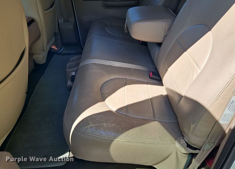 image for item LM9132 1999 Ford F350 Super Duty Lariat  Crew Cab pickup truck