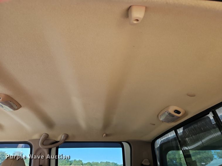 image for item LM9132 1999 Ford F350 Super Duty Lariat  Crew Cab pickup truck