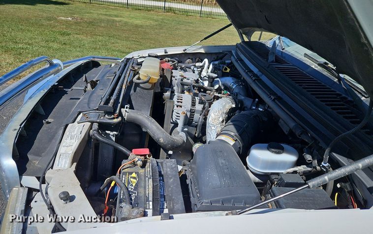 image for item LM9132 1999 Ford F350 Super Duty Lariat  Crew Cab pickup truck