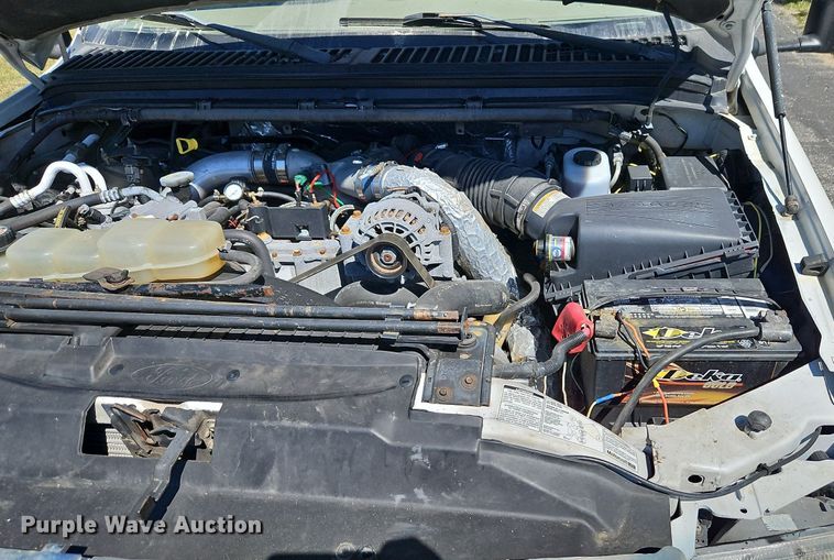 image for item LM9132 1999 Ford F350 Super Duty Lariat  Crew Cab pickup truck