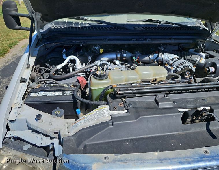 image for item LM9132 1999 Ford F350 Super Duty Lariat  Crew Cab pickup truck