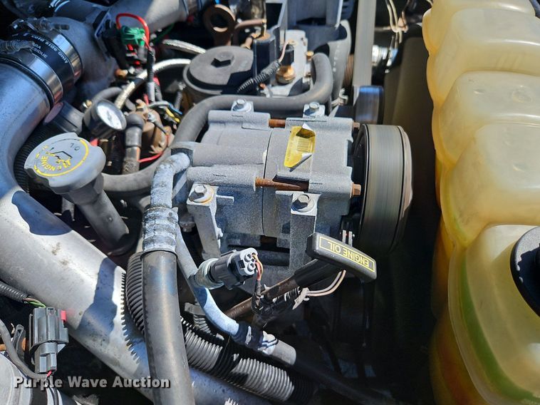 image for item LM9132 1999 Ford F350 Super Duty Lariat  Crew Cab pickup truck