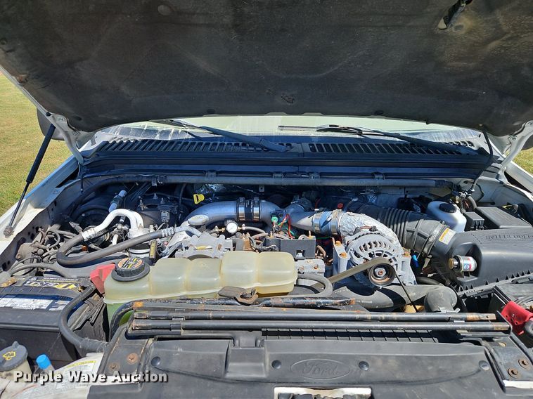 image for item LM9132 1999 Ford F350 Super Duty Lariat  Crew Cab pickup truck