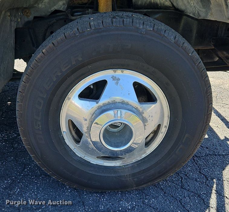 image for item LM9132 1999 Ford F350 Super Duty Lariat  Crew Cab pickup truck