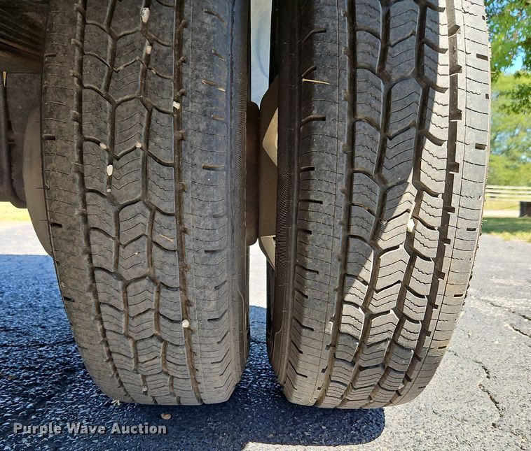 image for item LM9132 1999 Ford F350 Super Duty Lariat  Crew Cab pickup truck