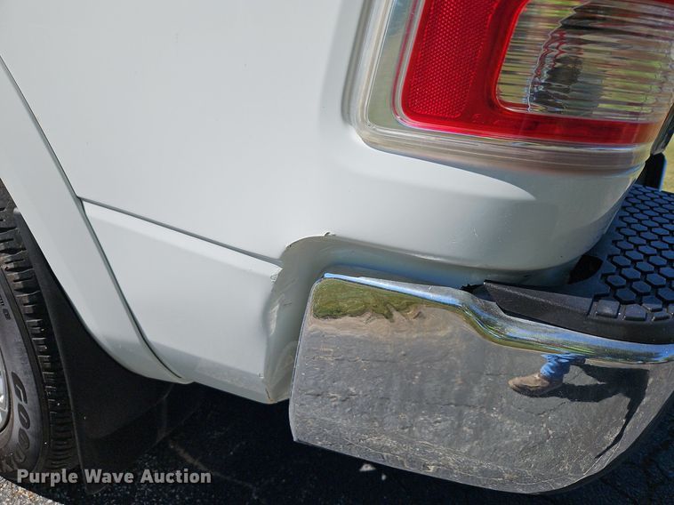 image for item LM9133 2016 Dodge Ram 1500 Limited  Crew Cab pickup truck