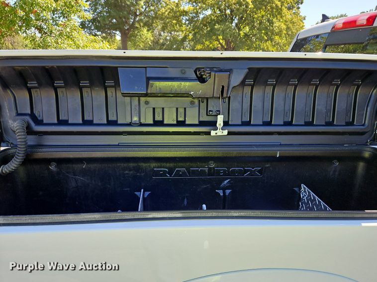 image for item LM9133 2016 Dodge Ram 1500 Limited  Crew Cab pickup truck