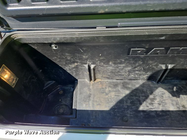 image for item LM9133 2016 Dodge Ram 1500 Limited  Crew Cab pickup truck