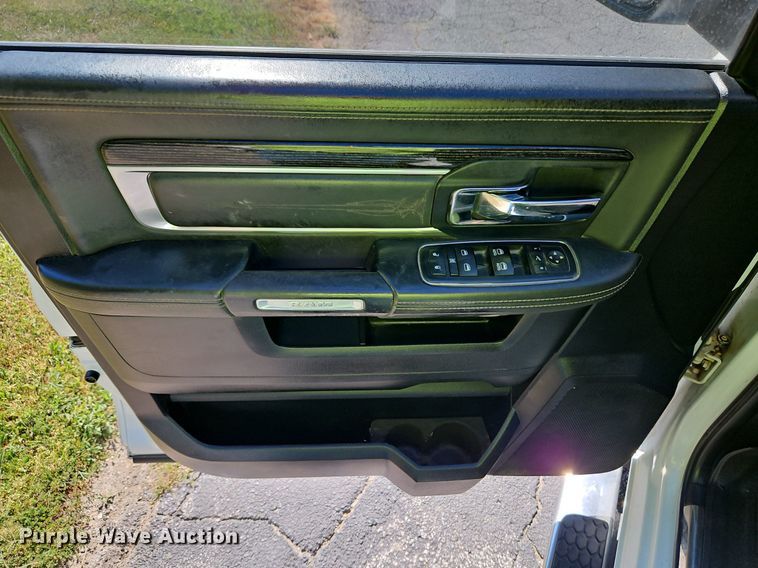 image for item LM9133 2016 Dodge Ram 1500 Limited  Crew Cab pickup truck