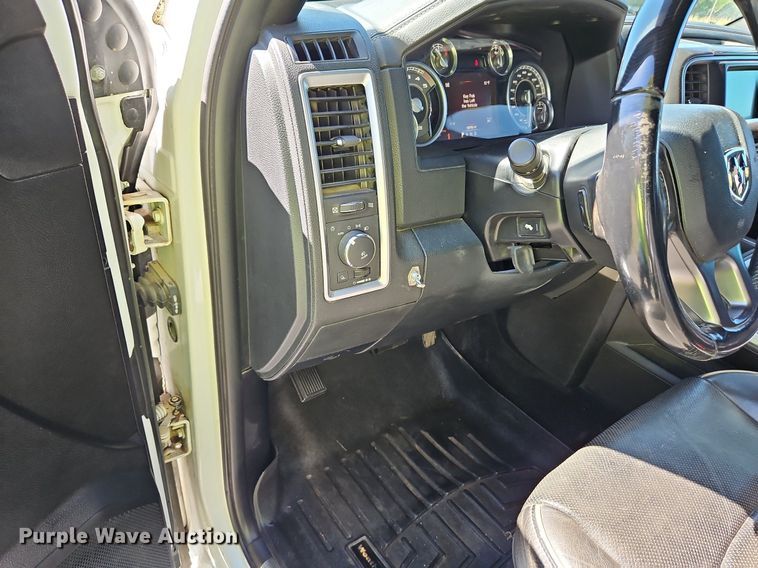 image for item LM9133 2016 Dodge Ram 1500 Limited  Crew Cab pickup truck