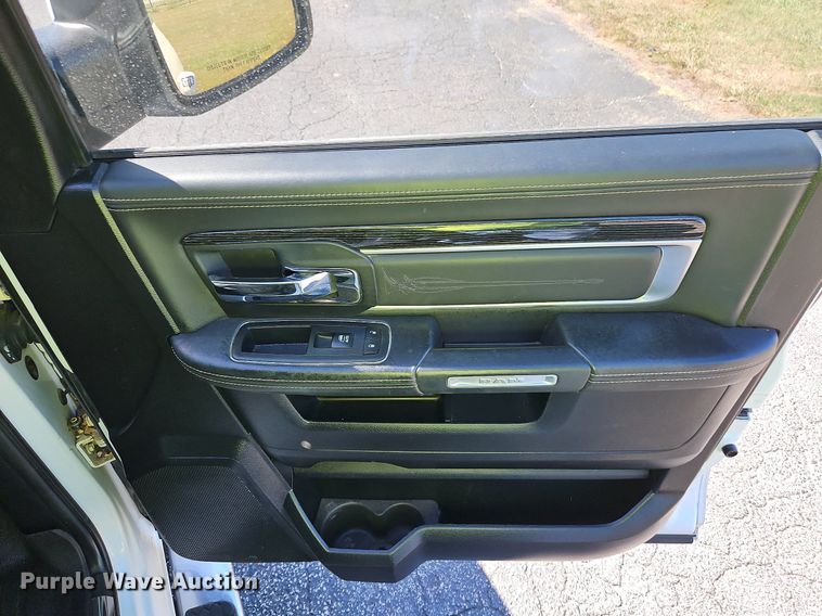 image for item LM9133 2016 Dodge Ram 1500 Limited  Crew Cab pickup truck