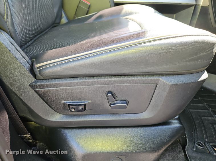 image for item LM9133 2016 Dodge Ram 1500 Limited  Crew Cab pickup truck