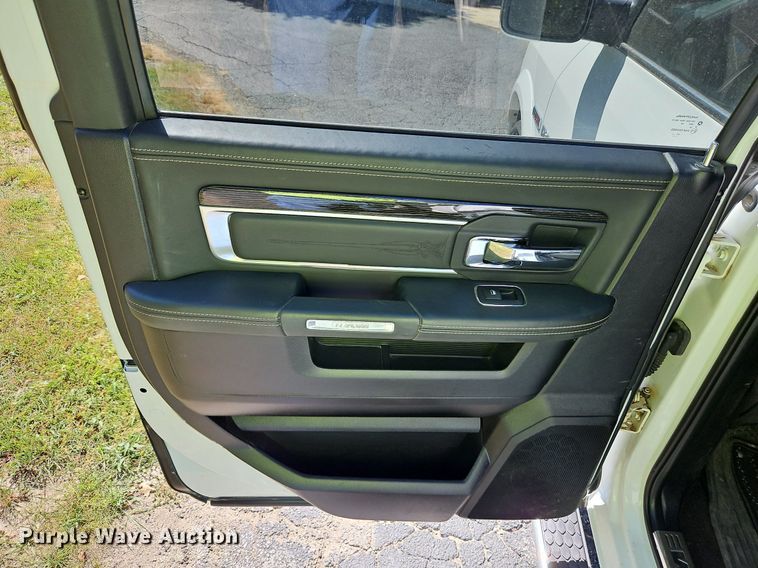 image for item LM9133 2016 Dodge Ram 1500 Limited  Crew Cab pickup truck