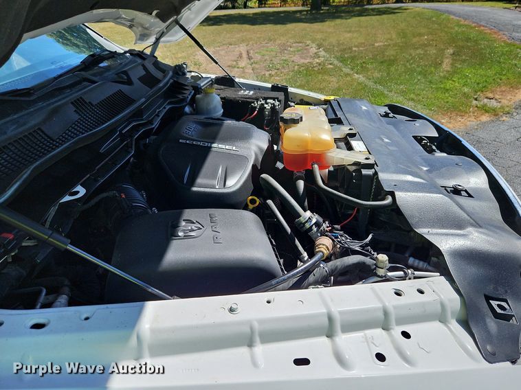 image for item LM9133 2016 Dodge Ram 1500 Limited  Crew Cab pickup truck