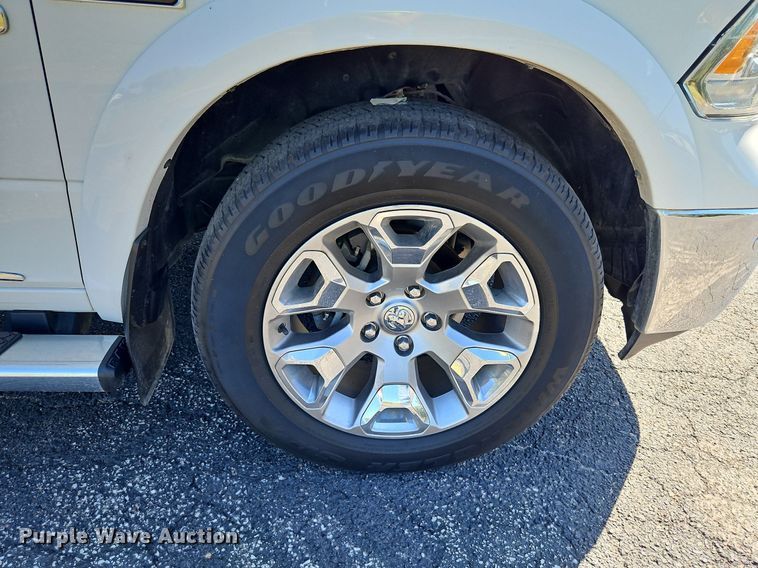 image for item LM9133 2016 Dodge Ram 1500 Limited  Crew Cab pickup truck