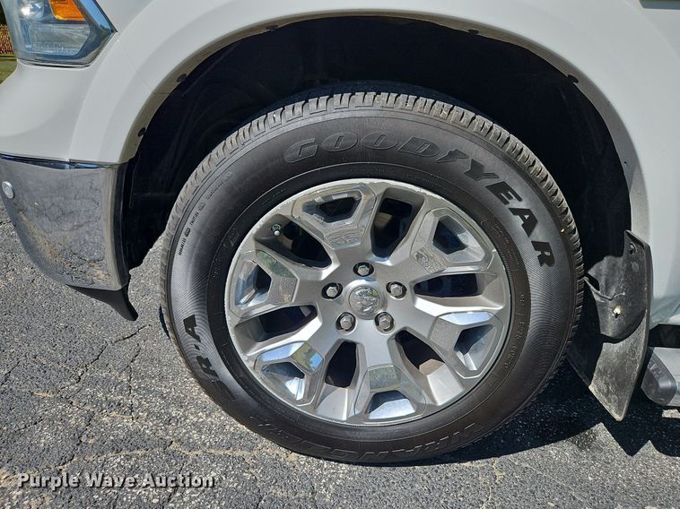 image for item LM9133 2016 Dodge Ram 1500 Limited  Crew Cab pickup truck