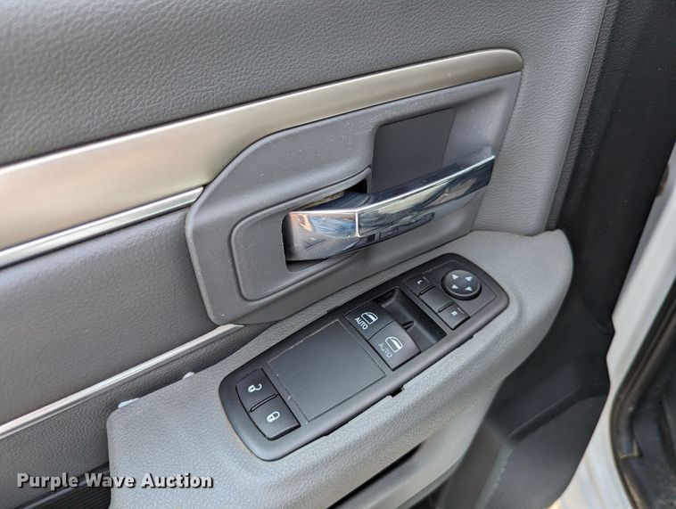 image for item LM9861 2013 Dodge Ram 1500 SLT  pickup truck