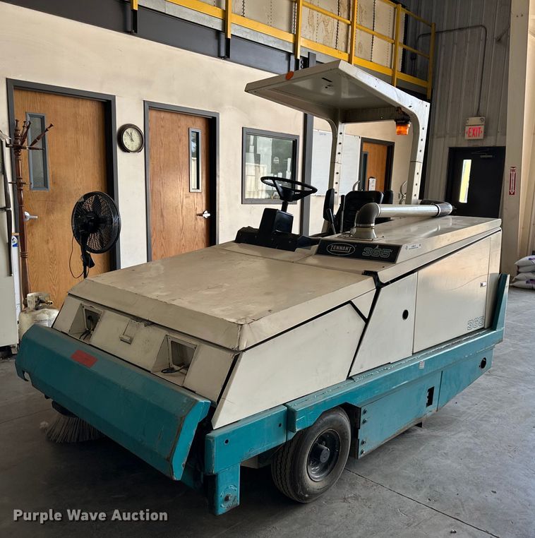 image for item LQ9015 Tennant 365 sweeper