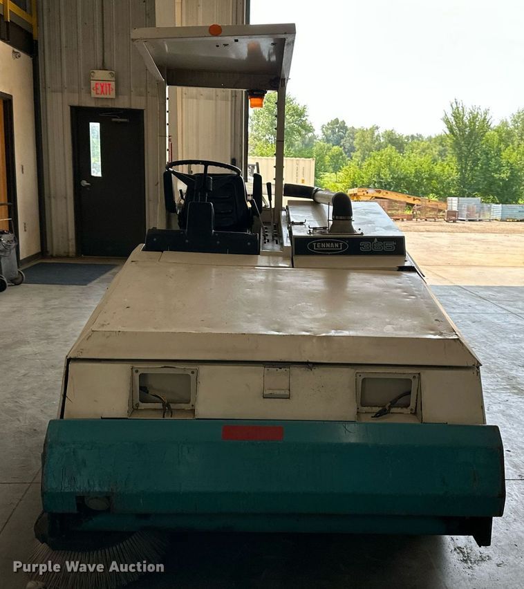 image for item LQ9015 Tennant 365 sweeper