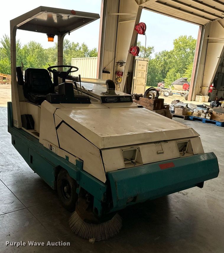 image for item LQ9015 Tennant 365 sweeper