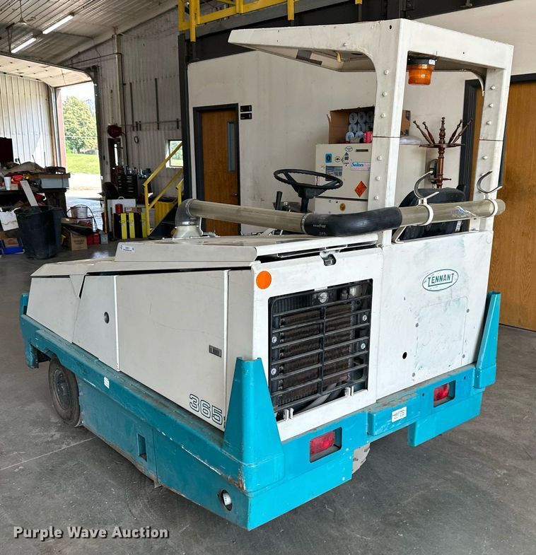 image for item LQ9015 Tennant 365 sweeper