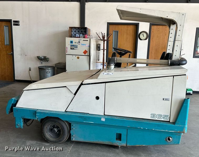 image for item LQ9015 Tennant 365 sweeper