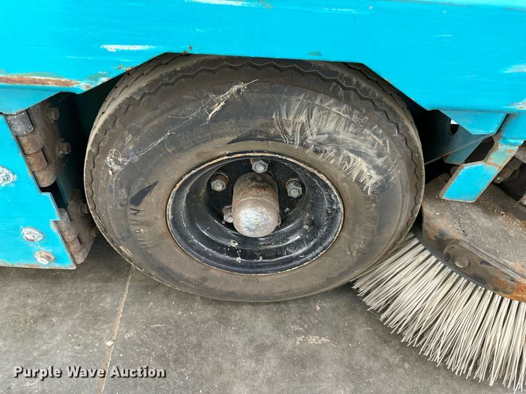 image for item LQ9015 Tennant 365 sweeper