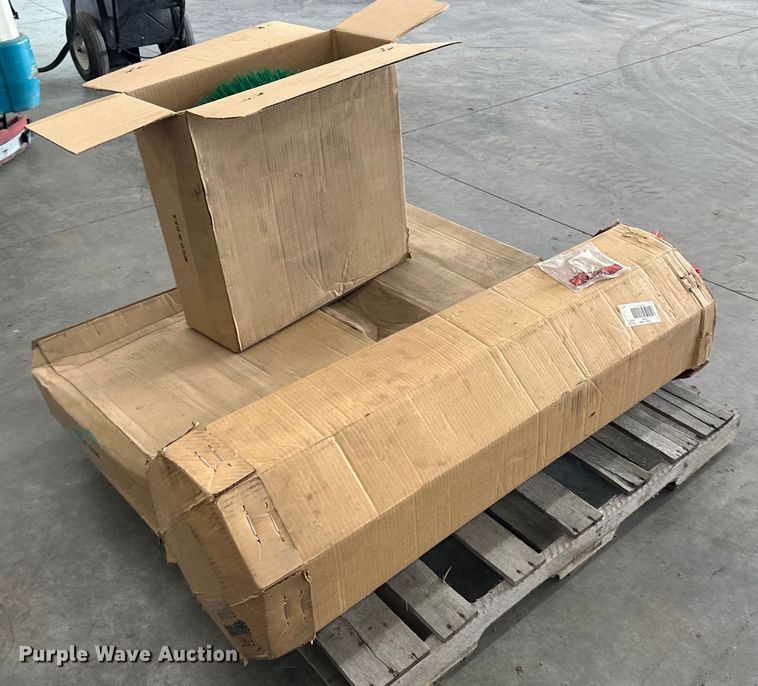 image for item LQ9015 Tennant 365 sweeper