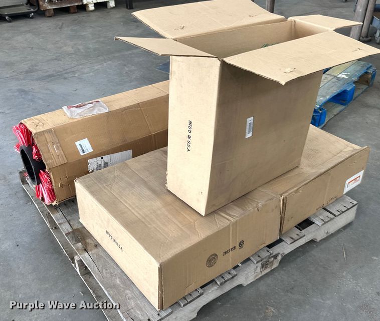 image for item LQ9015 Tennant 365 sweeper