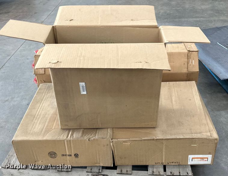 image for item LQ9015 Tennant 365 sweeper