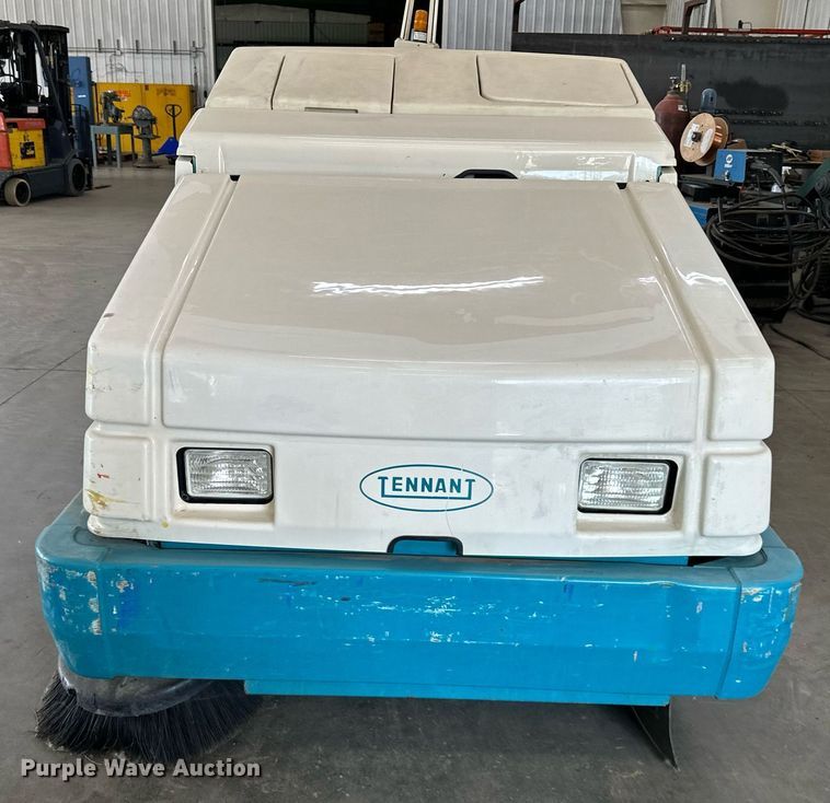 image for item LQ9016 Tennant  8410 sweeper