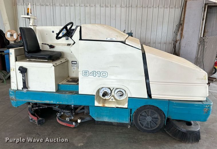 image for item LQ9016 Tennant  8410 sweeper