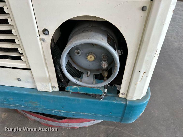 image for item LQ9016 Tennant  8410 sweeper