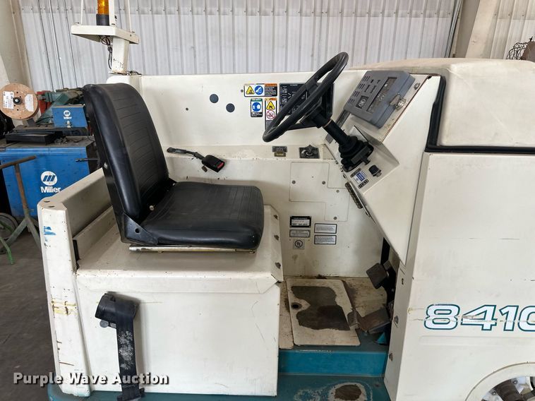 image for item LQ9016 Tennant  8410 sweeper