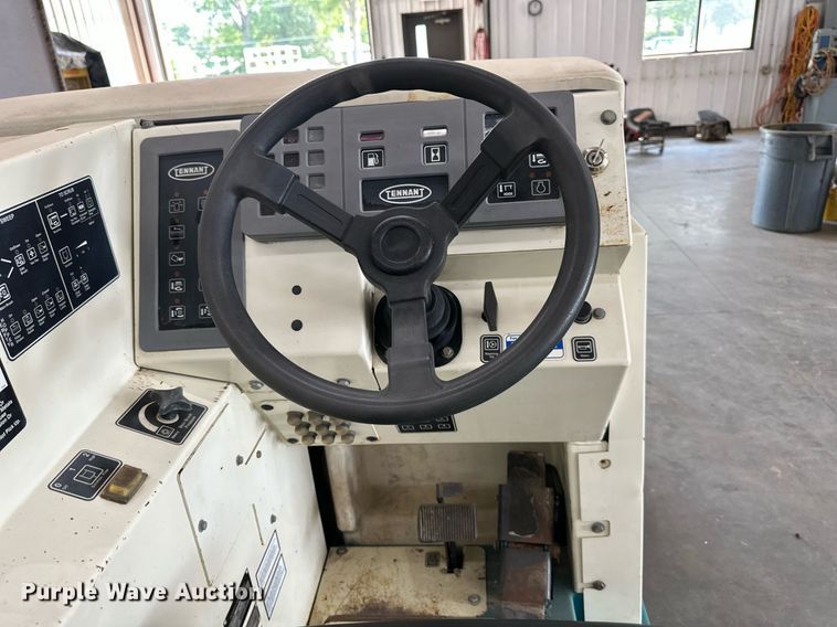 image for item LQ9016 Tennant  8410 sweeper