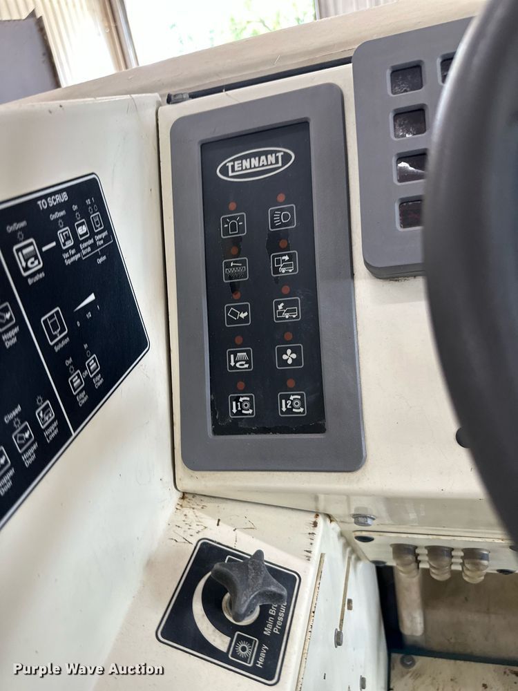 image for item LQ9016 Tennant  8410 sweeper