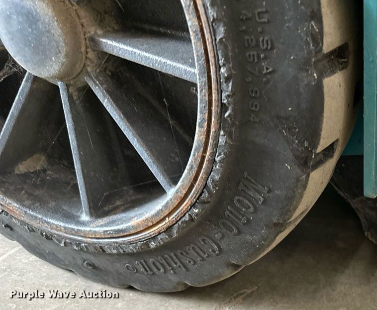 image for item LQ9016 Tennant  8410 sweeper