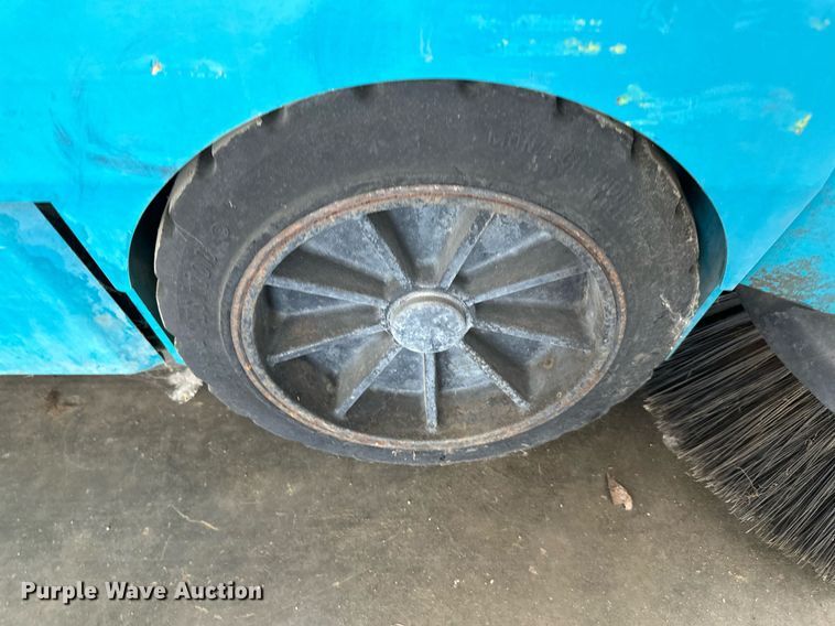 image for item LQ9016 Tennant  8410 sweeper