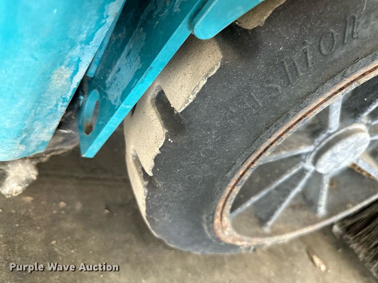 image for item LQ9016 Tennant  8410 sweeper