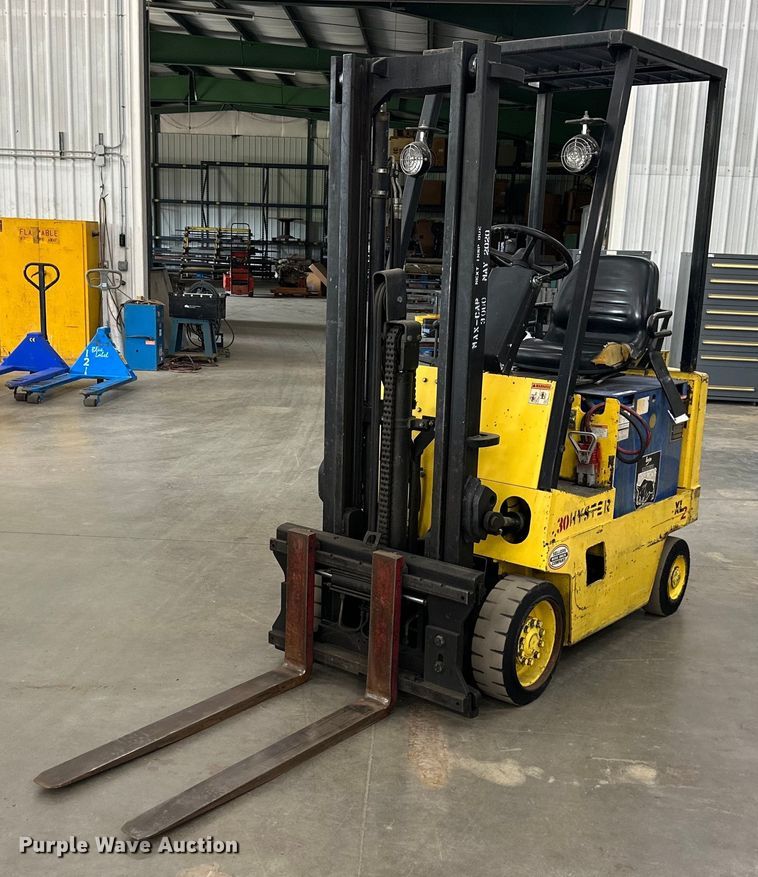 image for item LQ9018 Hyster  30XL2 forklift