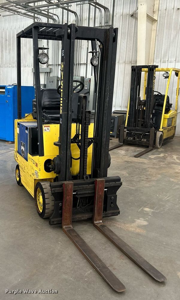 image for item LQ9018 Hyster  30XL2 forklift