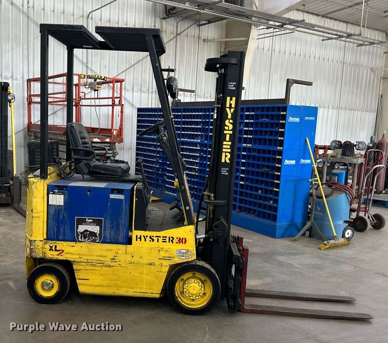 image for item LQ9018 Hyster  30XL2 forklift