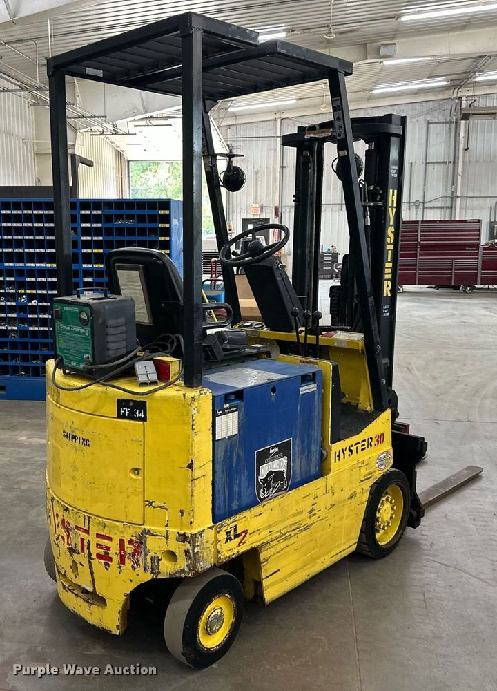image for item LQ9018 Hyster  30XL2 forklift